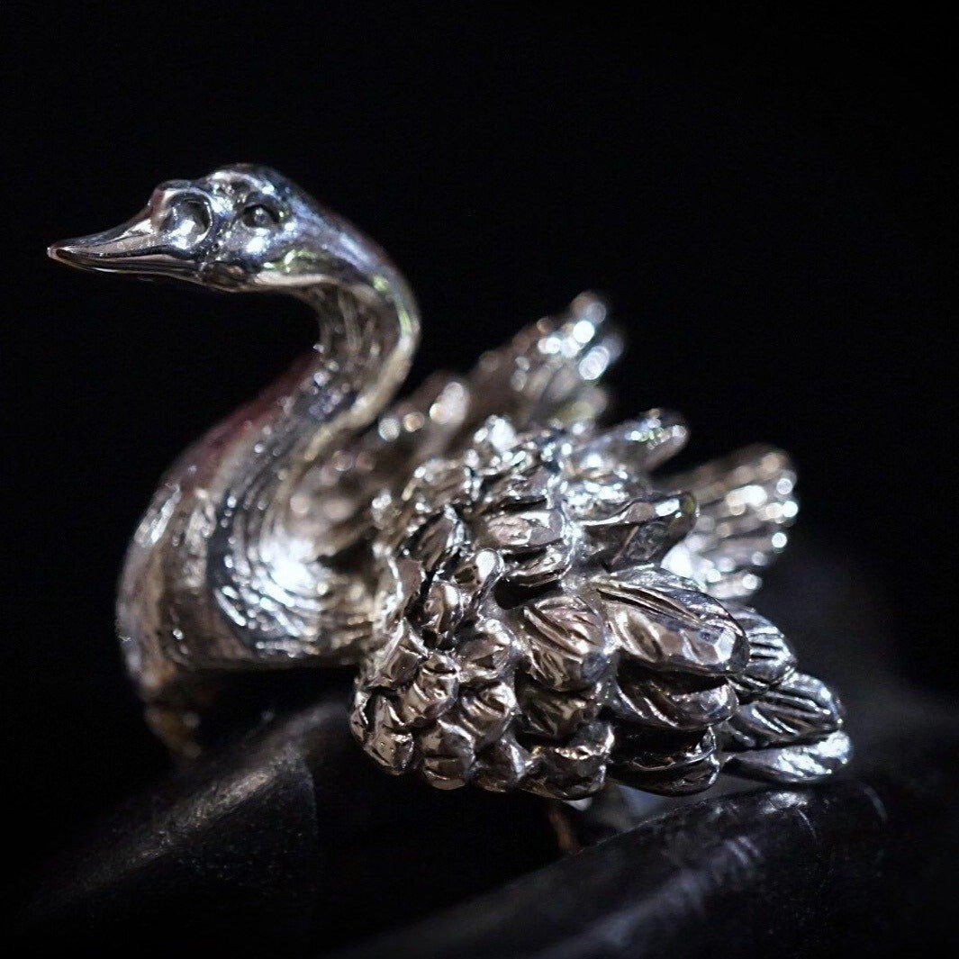 Swan jewelry discount