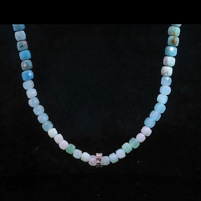 Kette | Perlenkette | Edelsteinkette | Kette mit Farbverlauf | Farbverlauf Sunrise von hellblau bis corallrosa | Rodell Charm mit Zirkonia | OCEAN Kette Sunrise | CAPULET Schmuck Werkstatt München