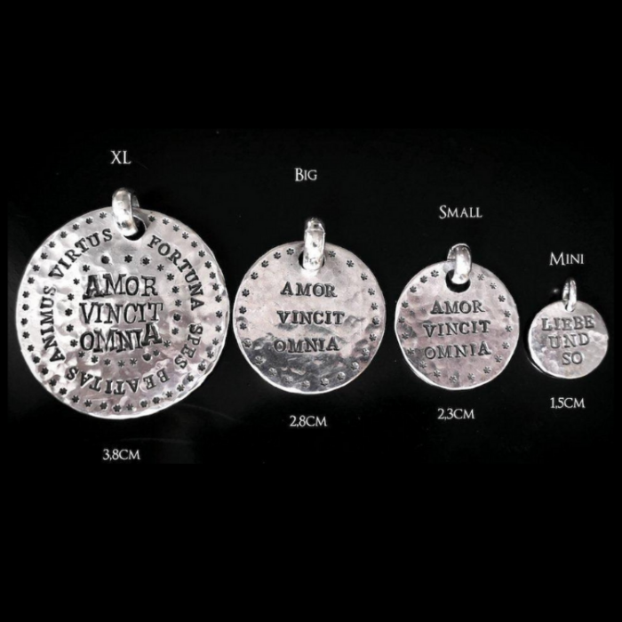 Kettenanhänger mit Gravur | Coin Anhänger | CAPULET Schmuck Manufaktur München
