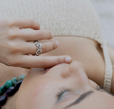 Blumen_Ring_Silberring_Lily_CAPULET_Schmuck_Werkstatt_Muenchen_ Verlobungsring  