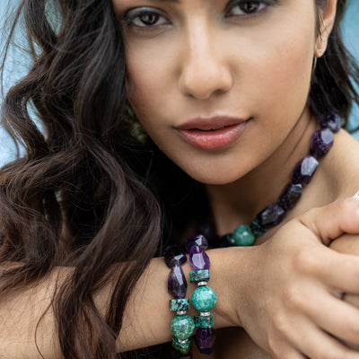Edelsteinkette| Kette mit lila Amethyst Nuggets| Kette mit grüner facettierter Achatkugel | Kette  mit dreieckigen Türkisen | OCEAN Nugget Collier lila | CAPULET Schmuck Werkstatt München
