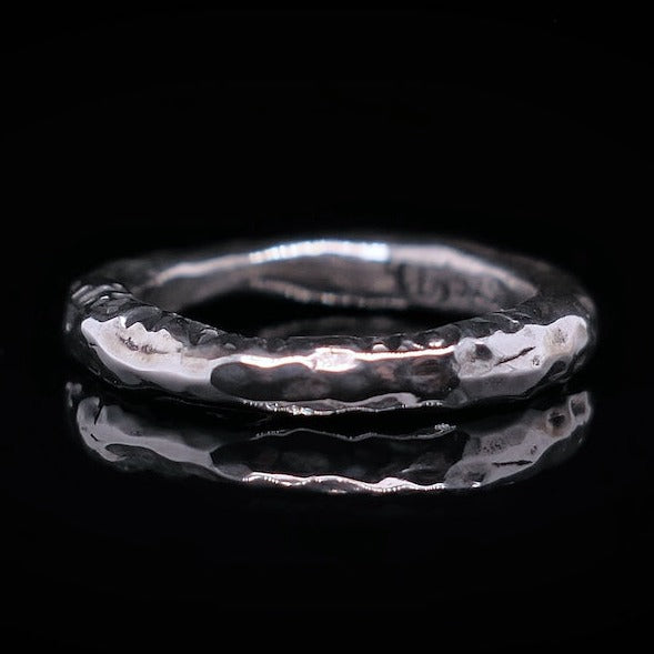 Eheringe gehämmert Core | Ring mit Gravur | dünner Ring | Ring Silber | CAPULET Schmuck Werkstatt München