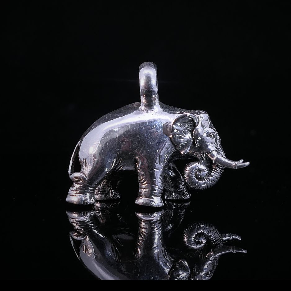 Elefant Anhänger |SABU|  Schwerer Kettenanhänger | CAPULET Schmuck Werkstatt München.