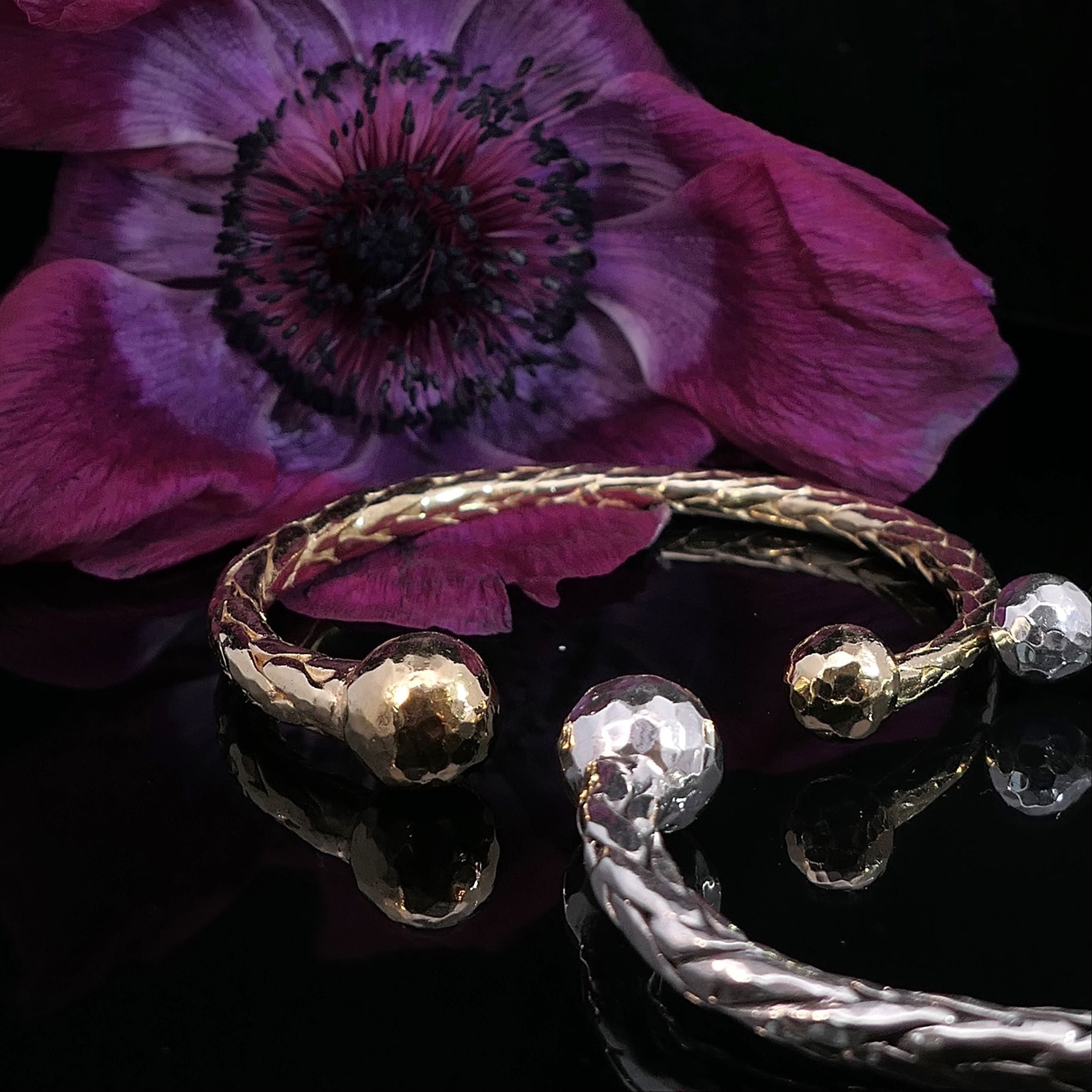 Armreif mit Kugeln | Armband Gold und Silber | Bullet | CAPULET Schmuck Werkstatt München