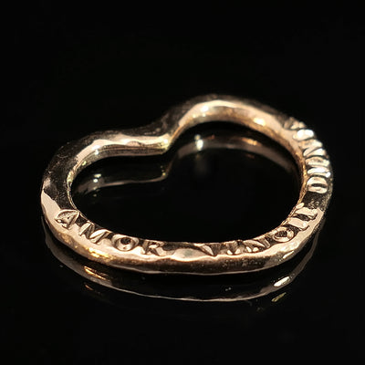 Herzring_Ring_mit_Gravur_Valentina_CAPULET_Schmuck_Werkstatt_Muenchen