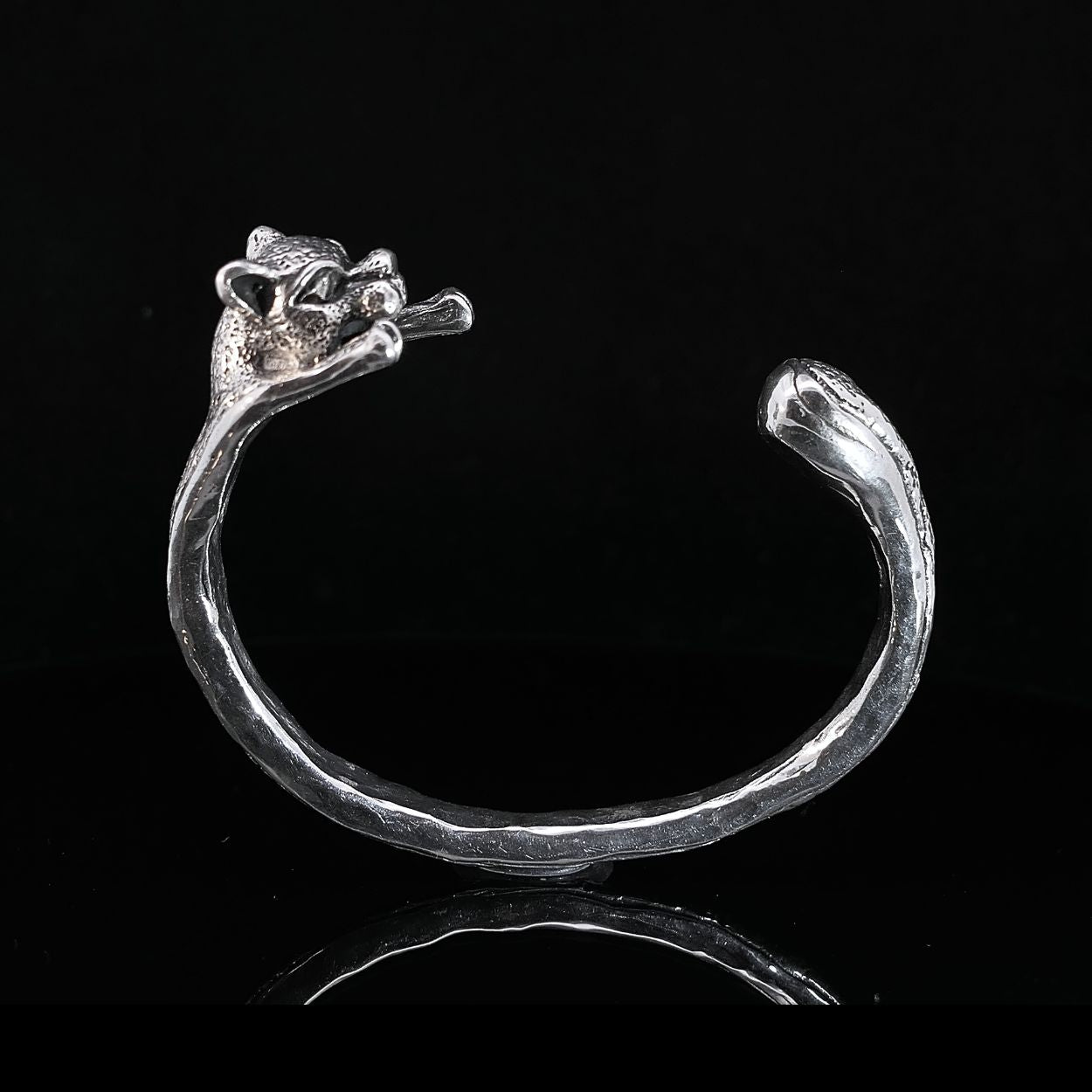 Panther Armreif_Armband_Silberschmuck_CAPULET Schmuck Werkstatt Muenchen