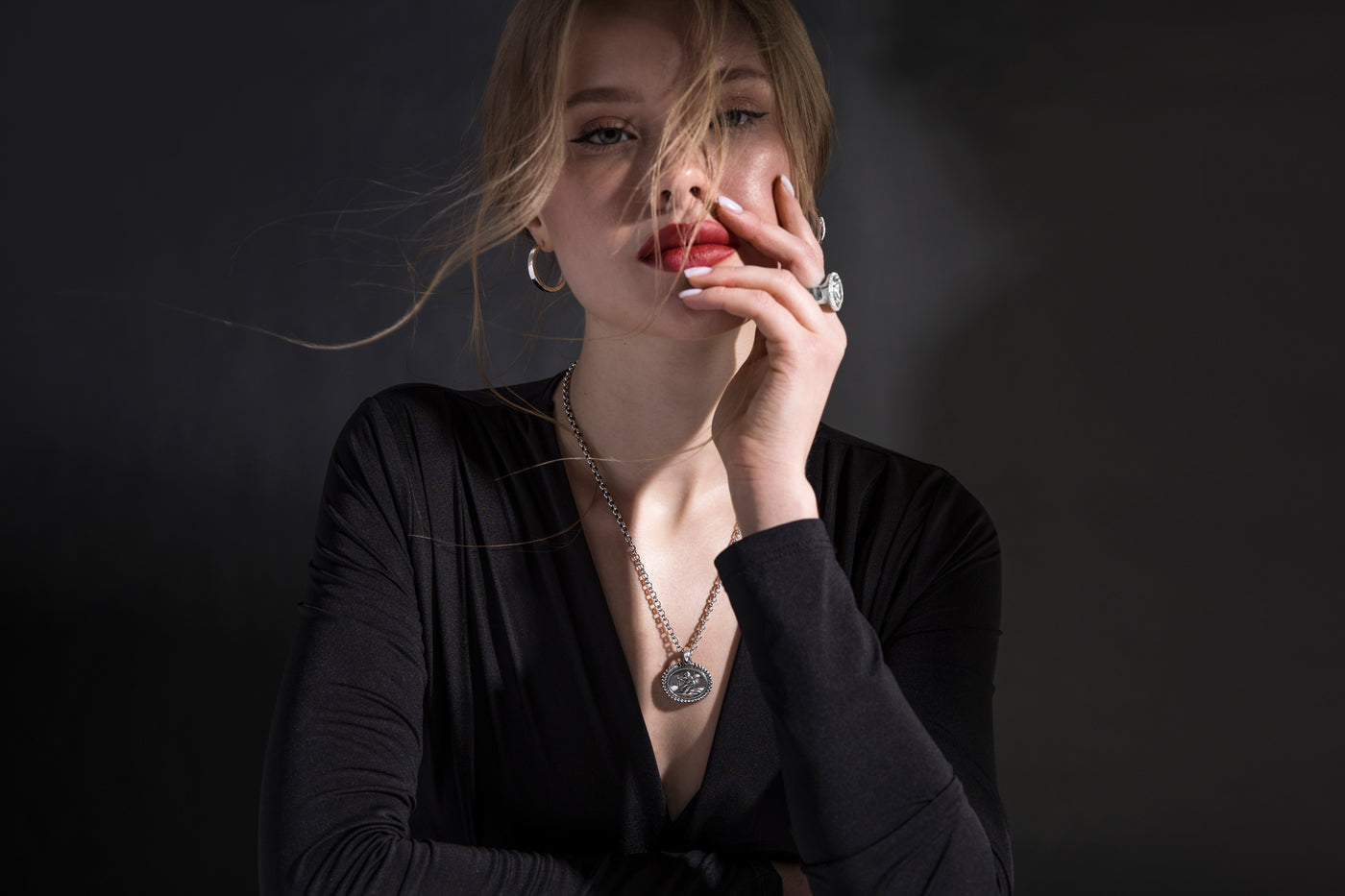 Schwere_Silberkette_Amulett_Muenze_Shero_Amor_Ring_CAPULET_Schmuck_Werkstatt_Muenchen_2_Kopie