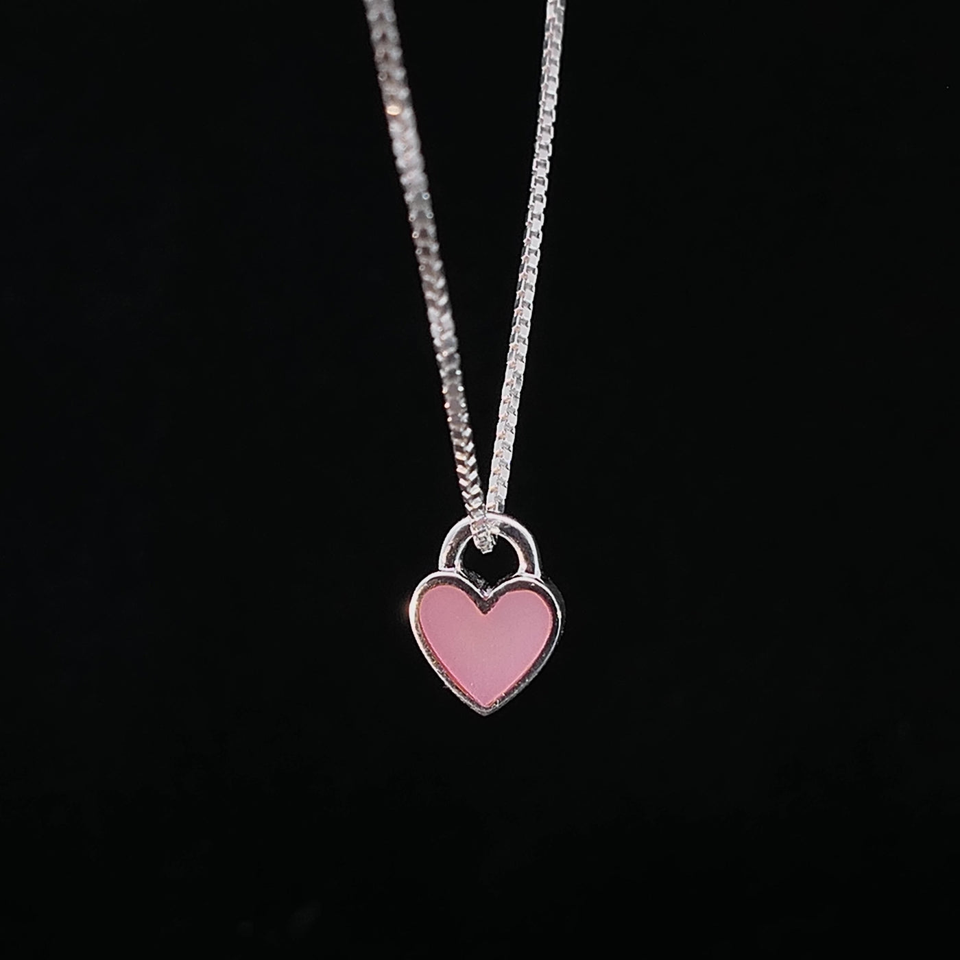 Silberkette_mit_Herz_rosa_Perlmutt_Rosalia_CAPULET_Schmuck_Werkstatt_Muenchen