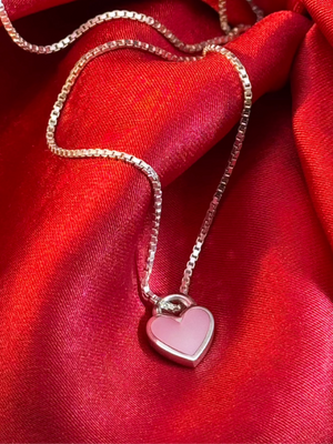 Silberkette_mit_Herz_rosa_Perlmutt_Rosalia_CAPULET_Schmuck_Werkstatt_Muenchen