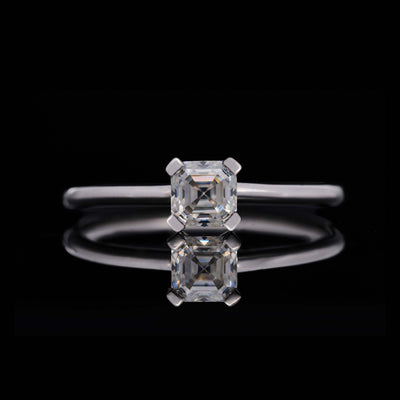 LOVEMENT Asscher –  0,5 Karat Verlobungsring mit Stein SPECTRA™
