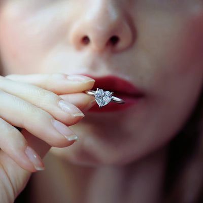 LOVEMENT Herz  –  1 Karat Verlobungsring mit Stein SPECTRA™