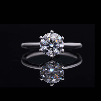 LOVEMENT Rund –  1,5 Karat Verlobungsring mit Stein SPECTRA™