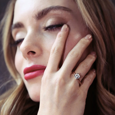 LOVEMENT Asscher –  1 Karat Verlobungsring mit Stein SPECTRA™