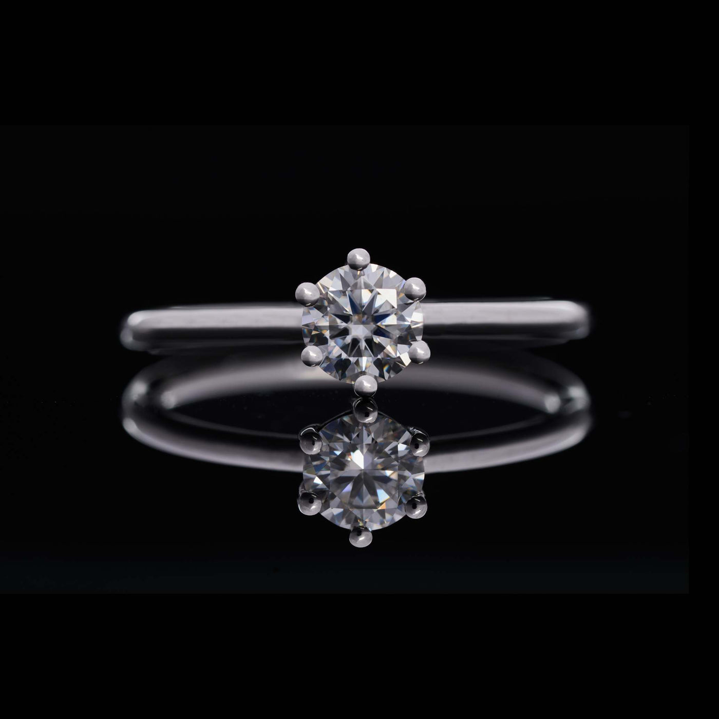 LOVEMENT Rund –  0,5 Karat Verlobungsring mit Stein SPECTRA™