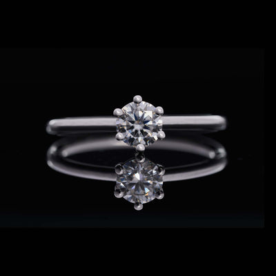 LOVEMENT Rund –  0,5 Karat Verlobungsring mit Stein SPECTRA™