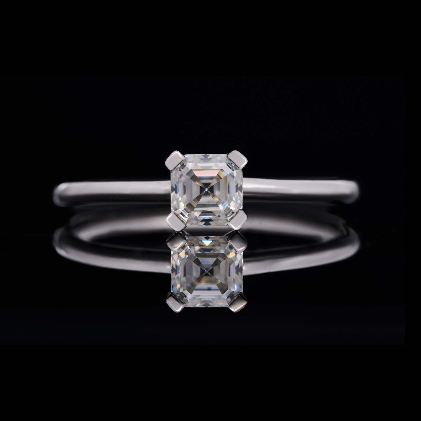 LOVEMENT Asscher –  1 Karat Verlobungsring mit Stein SPECTRA™