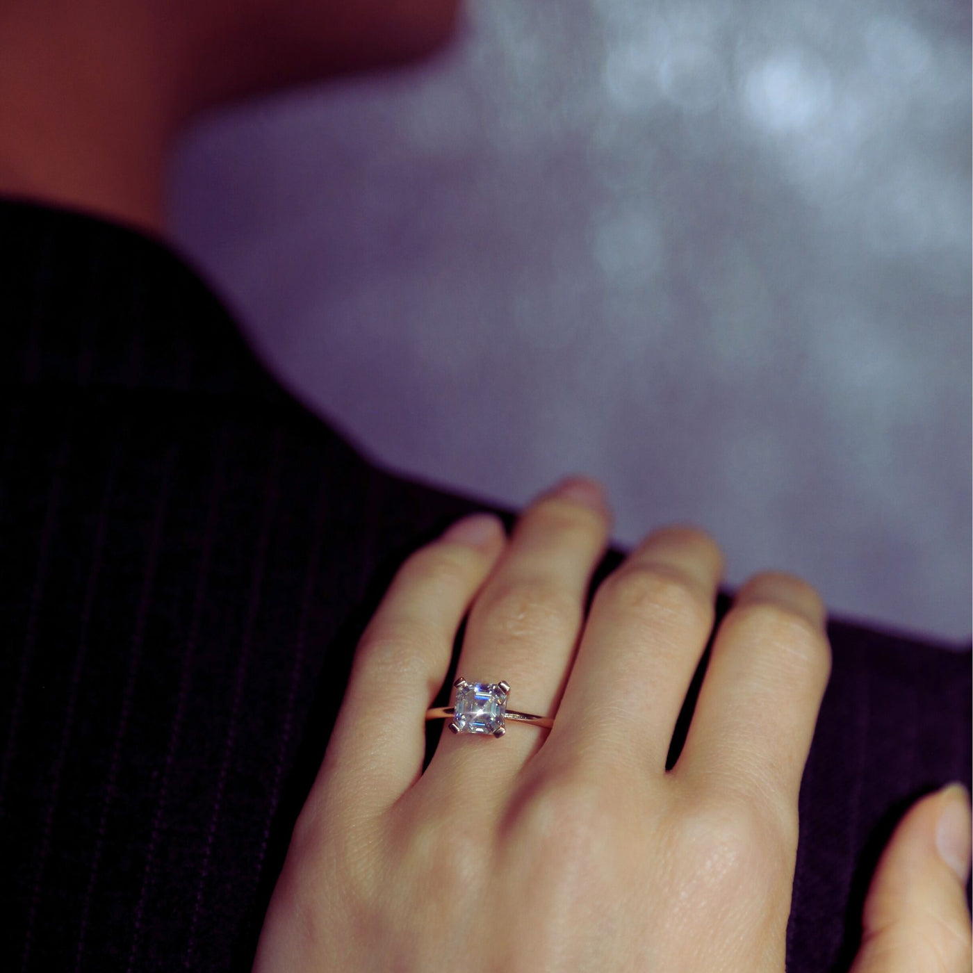 LOVEMENT Asscher –  1 Karat Verlobungsring mit Stein SPECTRA™