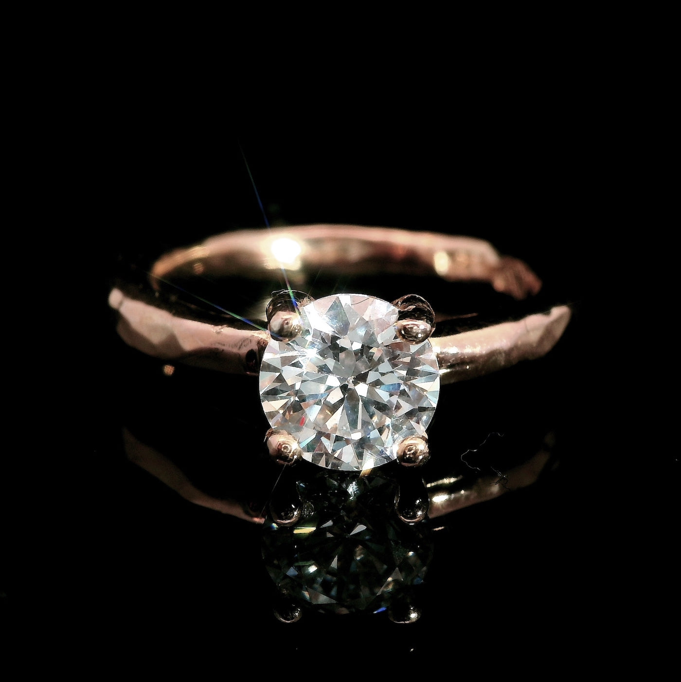 Verlobungsring mit Stein | Goldring | LOVEMENT | CAPULET Schmuck Werkstatt München