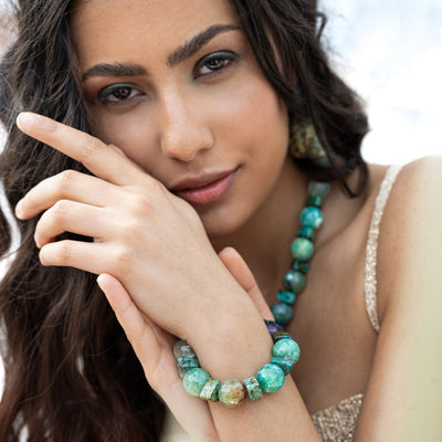 Edelsteinkette | Kette mit grünen Achatkugeln | Kette mit dreieckigen Türkisen | Kette mit lila Amethyst Nugget | OCEAN Nugget Collier grün | CAPULET Schmuck Werkstatt München