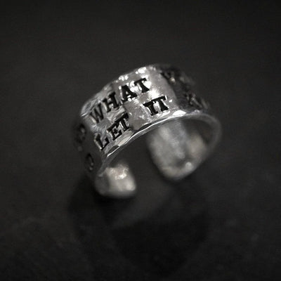 Ring mit Gravur Relation | Breiter Ring | Ring gehämmert | Ring Silber | CAPULET Schmuck Werkstatt München