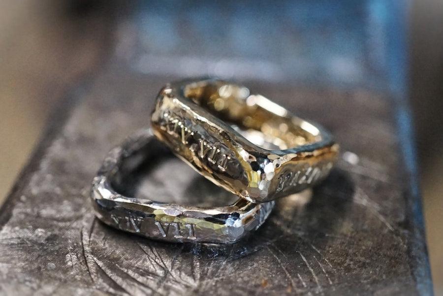 Eheringe gehämmert Core Quader | Ring eckig | Ring mit Gravur | CAPULET Schmuck Werkstatt München