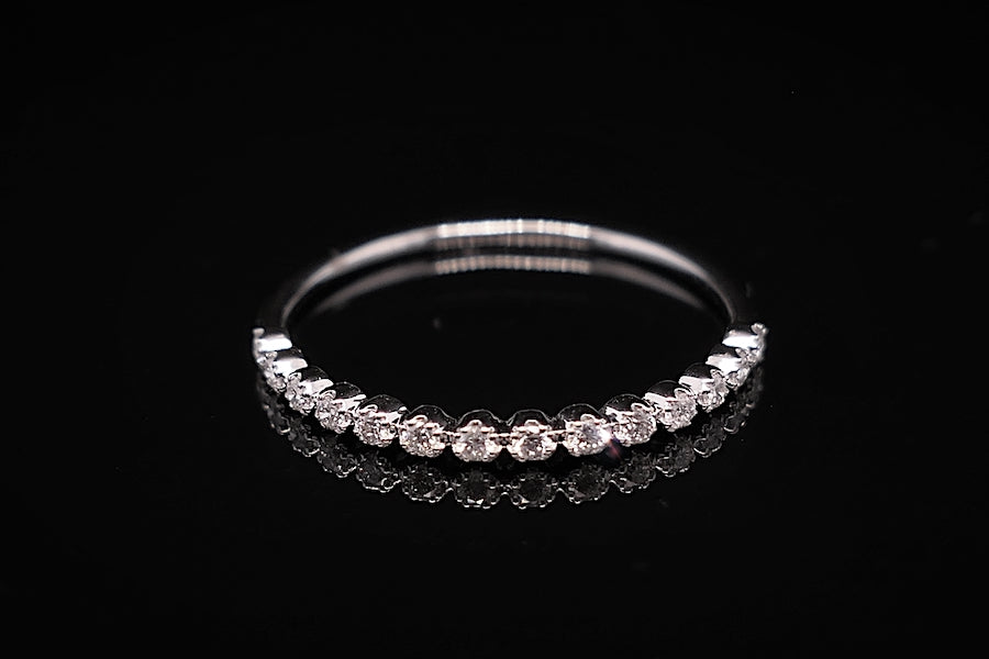 Diamantring | zierlicher Goldring | Memoire Ring | Verlobungsring | Weissgold | The row | CAPULET Schmuck Werkstatt München