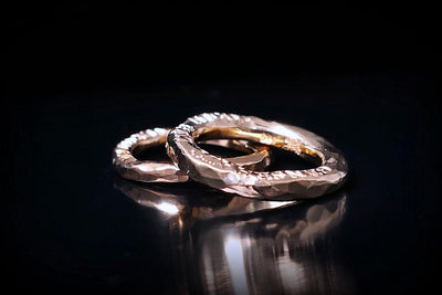 Eheringe gehämmert Core | Ringe mit Gravur | Ring Silber | CAPULET Schmuck Werkstatt München