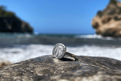 Ring mit Münze Greatest | Ring Silber | Ring gehämmert | Münzring | CAPULET Schmuck Werkstatt München