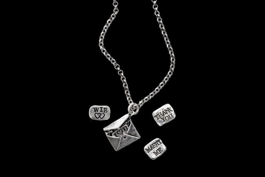 Letter Kette mit Gravur | Brief Kette | Silberkette | Halskette | CAPULET Schmuck Werkstatt München.