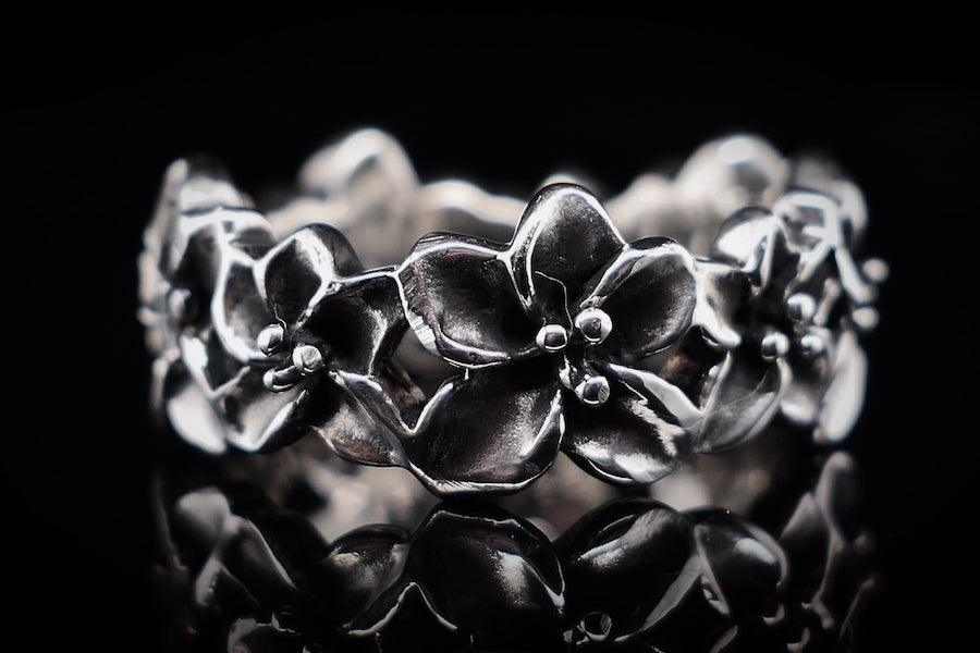 Ring mit Blumen | Silberring | Ring Lilie | LILY | CAPULET Schmuck Werkstatt München