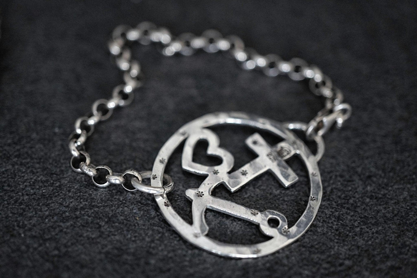 Armband Silber Glaube, Liebe und Hoffnung | Armband mit Glücksbringer | Armband mit Kreuz | CAPULET Schmuck Werkstatt München