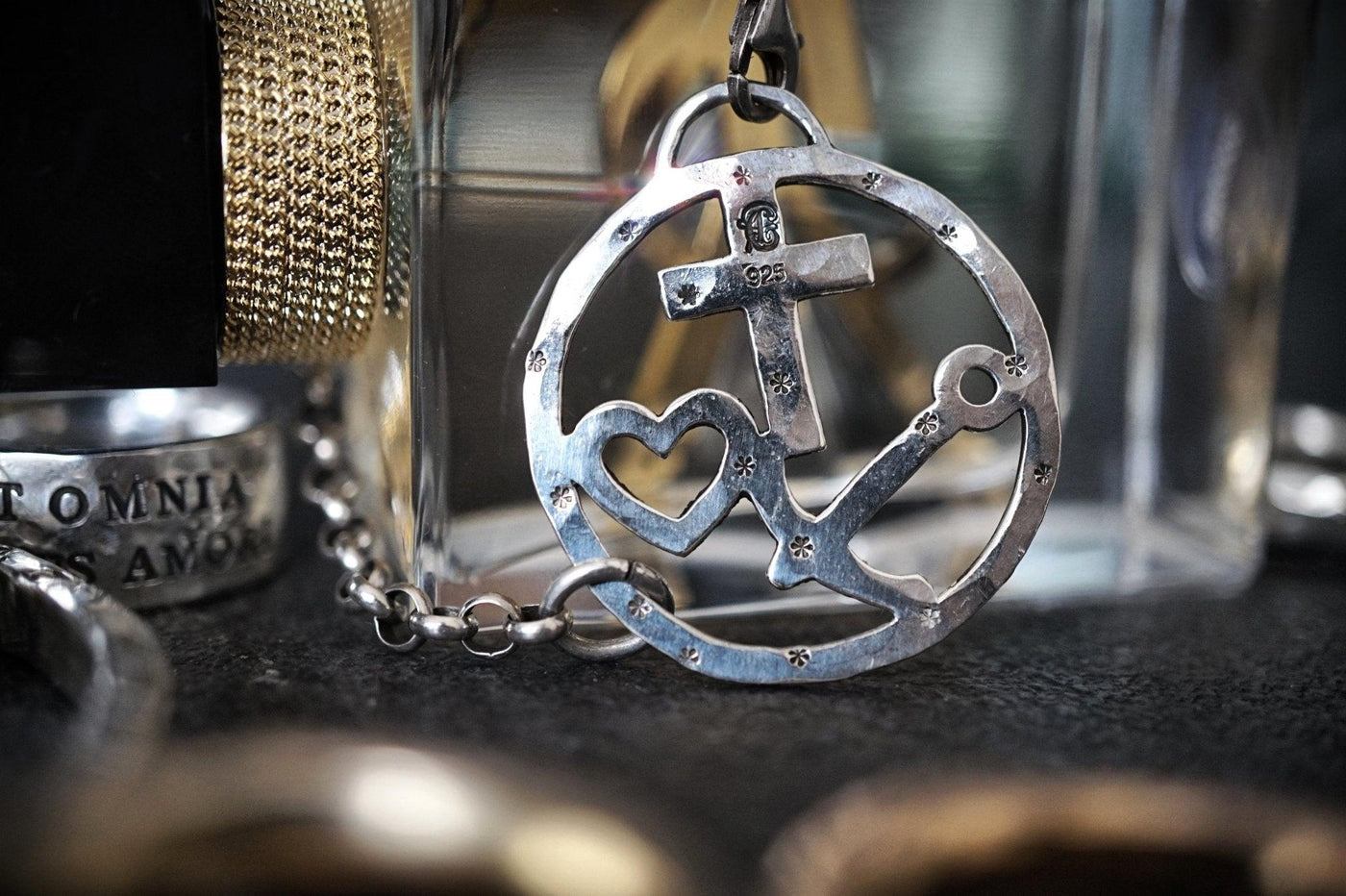 Armband Silber Glaube, Liebe und Hoffnung | Armband mit Glücksbringer | Armband mit Kreuz | CAPULET Schmuck Werkstatt München