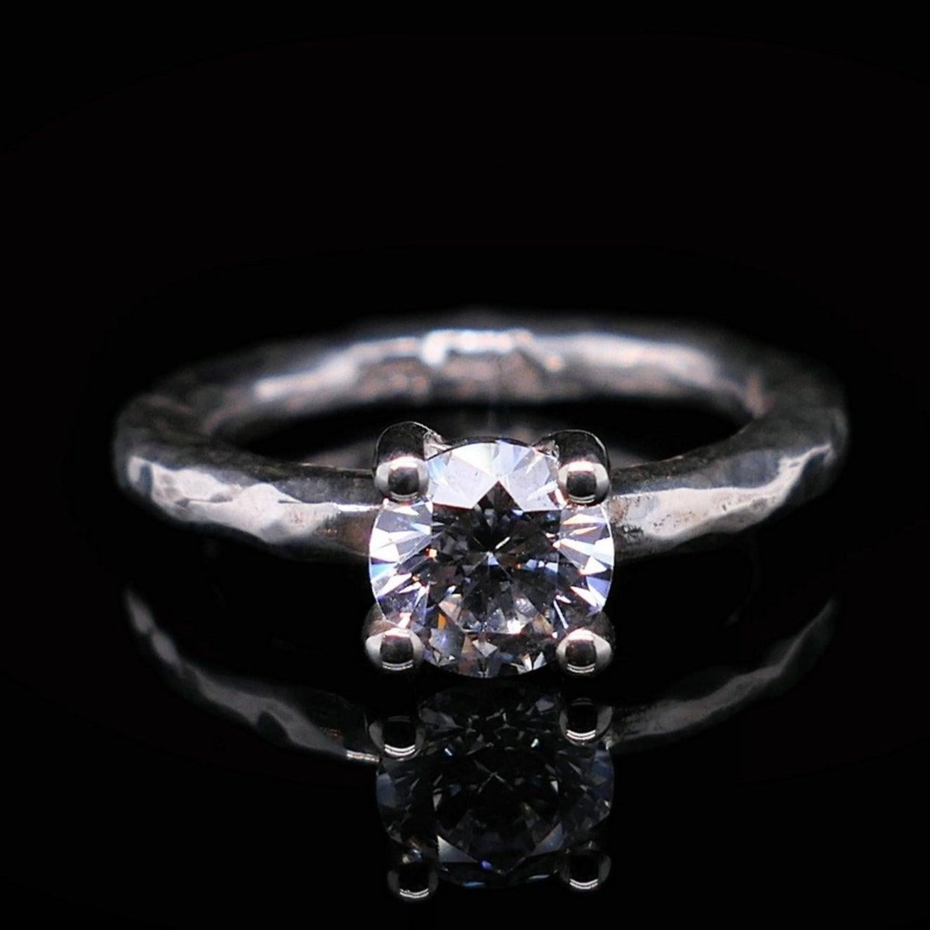 Änderung der Ringgröße bei einem Trauring mit Stein/ Diamant 