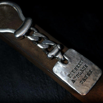 Schlüsselanhänger mit Gravur Quader | Schlüsselanhänger Silber | gehämmerter Schmuck | CAPULET Schmuck Werkstatt München