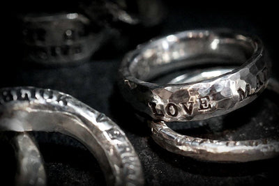 breiter Ring mit Gravur | Ehering | Silber Ring | Herrenring | ONE | CAPULET Schmuck Werkstatt München